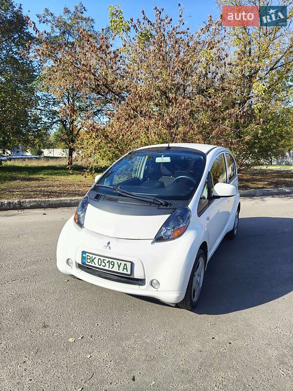 Хэтчбек Mitsubishi i-MiEV 2013 в Вараше