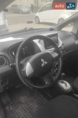 Хэтчбек Mitsubishi i-MiEV 2011 в 