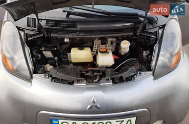 Хэтчбек Mitsubishi i-MiEV 2011 в 