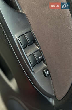Хэтчбек Mitsubishi i-MiEV 2013 в 