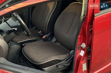 Хэтчбек Mitsubishi i-MiEV 2013 в 