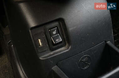 Хэтчбек Mitsubishi i-MiEV 2013 в 