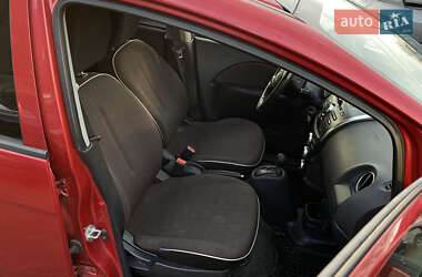 Хэтчбек Mitsubishi i-MiEV 2013 в 