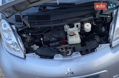 Хэтчбек Mitsubishi i-MiEV 2014 в 
