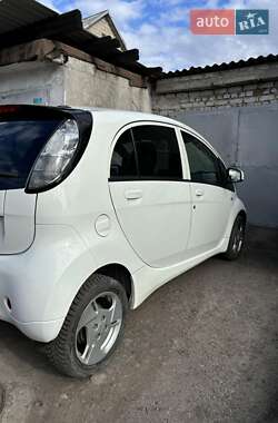 Хэтчбек Mitsubishi i-MiEV 2011 в 