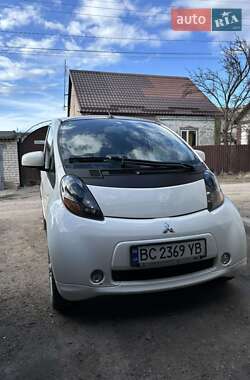 Хэтчбек Mitsubishi i-MiEV 2011 в 