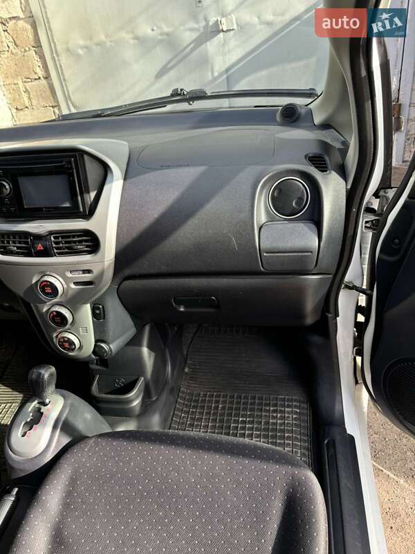 Хэтчбек Mitsubishi i-MiEV 2011 в Каменском фото 14 Хэтчбек Mitsubishi i-MiEV 2011 в Каменском