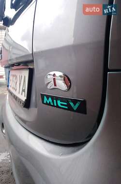Хэтчбек Mitsubishi i-MiEV 2011 в 