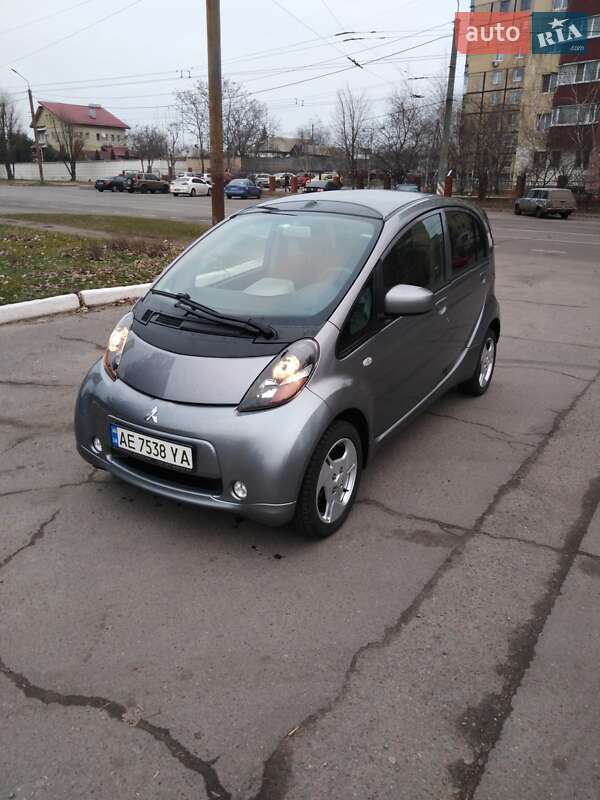 Хэтчбек Mitsubishi i-MiEV 2011 в 