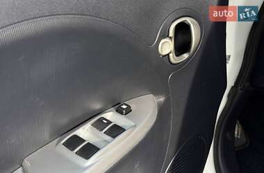 Хэтчбек Mitsubishi i-MiEV 2011 в 