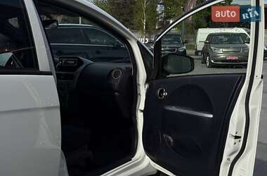 Хэтчбек Mitsubishi i-MiEV 2011 в 