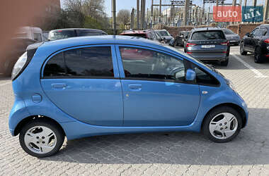 Хэтчбек Mitsubishi i-MiEV 2012 в 