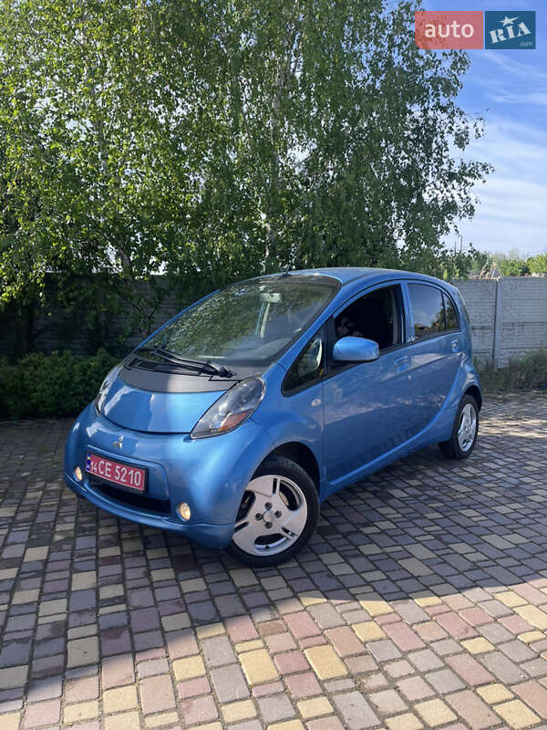 Хэтчбек Mitsubishi i-MiEV 2011 в 