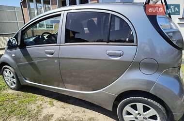 Хэтчбек Mitsubishi i-MiEV 2010 в 