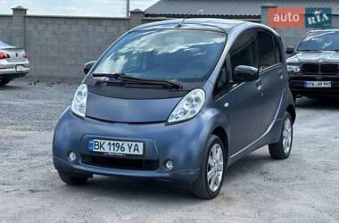 Хэтчбек Mitsubishi i-MiEV 2012 в 