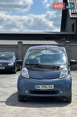 Хэтчбек Mitsubishi i-MiEV 2012 в 