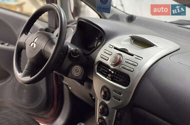 Хэтчбек Mitsubishi i-MiEV 2012 в 