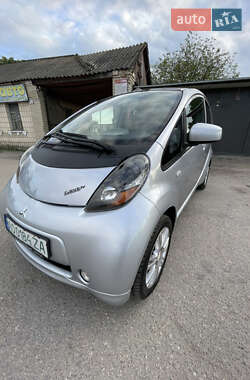 Хэтчбек Mitsubishi i-MiEV 2011 в 