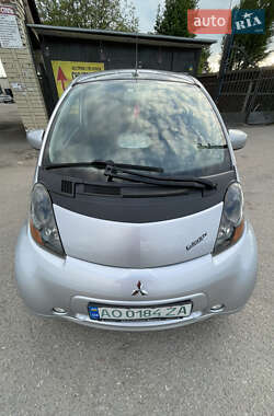 Хэтчбек Mitsubishi i-MiEV 2011 в 