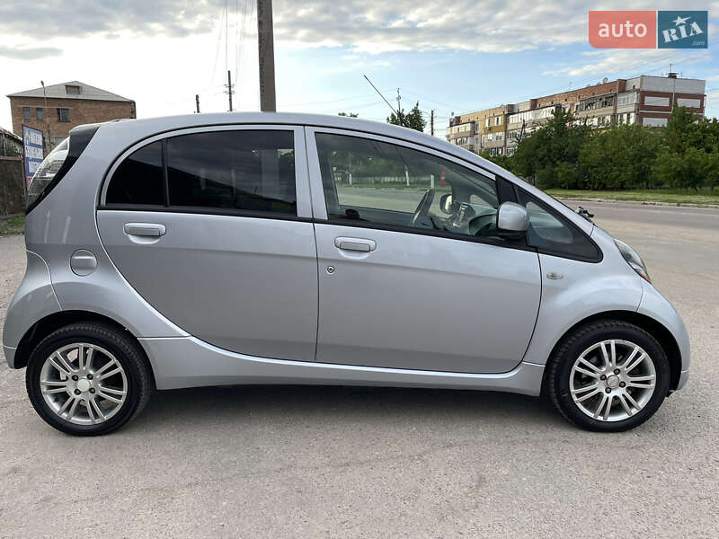 Хэтчбек Mitsubishi i-MiEV 2011 в Мироновке