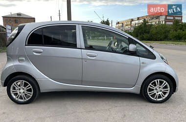 Хэтчбек Mitsubishi i-MiEV 2011 в 