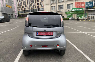 Хэтчбек Mitsubishi i-MiEV 2016 в 