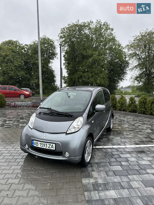 Хэтчбек Mitsubishi i-MiEV 2013 в 