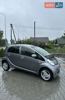 Хэтчбек Mitsubishi i-MiEV 2013 в 