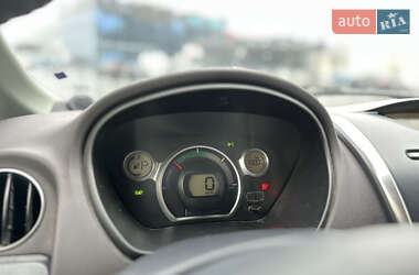 Хэтчбек Mitsubishi i-MiEV 2013 в 