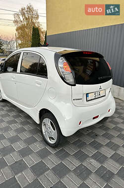 Хэтчбек Mitsubishi i-MiEV 2011 в 