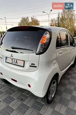 Хэтчбек Mitsubishi i-MiEV 2011 в 