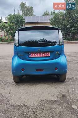 Хэтчбек Mitsubishi i-MiEV 2015 в 