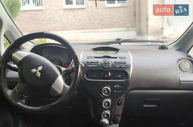 Хэтчбек Mitsubishi i-MiEV 2013 в 