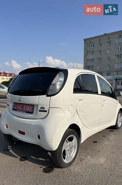 Хэтчбек Mitsubishi i-MiEV 2015 в 