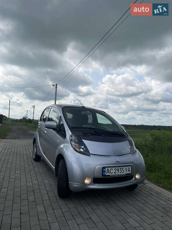 Хэтчбек Mitsubishi i-MiEV 2011 в 