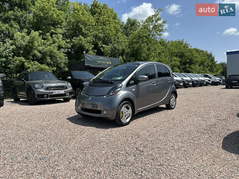 Хэтчбек Mitsubishi i-MiEV 2011 в 