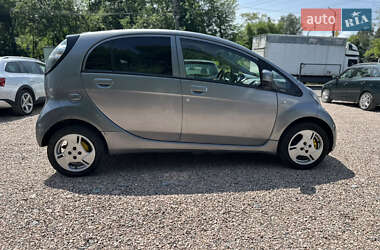 Хэтчбек Mitsubishi i-MiEV 2011 в 