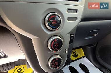 Хэтчбек Mitsubishi i-MiEV 2011 в 