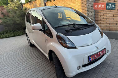 Хэтчбек Mitsubishi i-MiEV 2011 в 