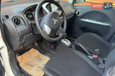 Хэтчбек Mitsubishi i-MiEV 2011 в 