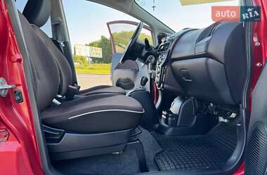 Хэтчбек Mitsubishi i-MiEV 2015 в 