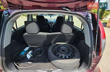 Хэтчбек Mitsubishi i-MiEV 2012 в 