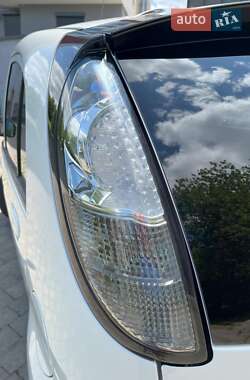 Хэтчбек Mitsubishi i-MiEV 2012 в 