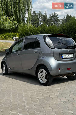 Хэтчбек Mitsubishi i-MiEV 2011 в 