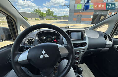 Хэтчбек Mitsubishi i-MiEV 2011 в 