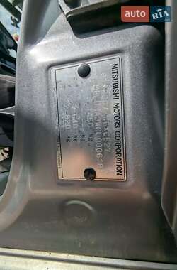 Хэтчбек Mitsubishi i-MiEV 2011 в 