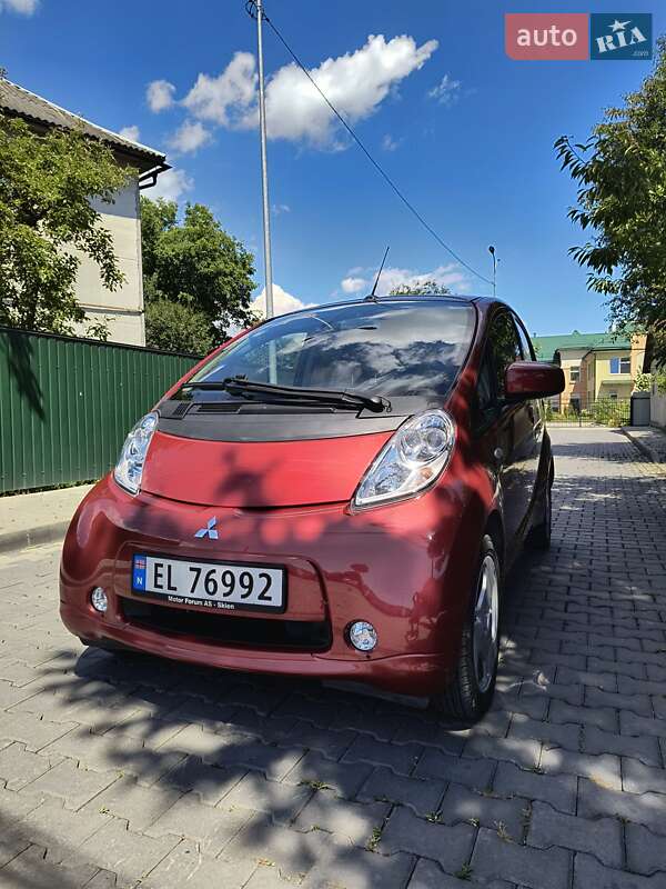 Хэтчбек Mitsubishi i-MiEV 2015 в 