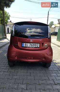 Хэтчбек Mitsubishi i-MiEV 2015 в 