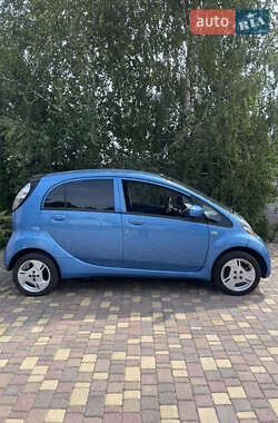 Хэтчбек Mitsubishi i-MiEV 2011 в 