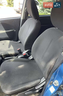 Хэтчбек Mitsubishi i-MiEV 2011 в 